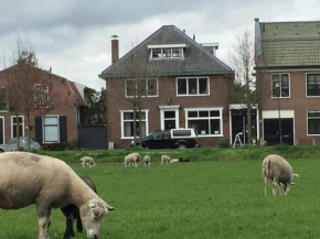  Art+bed and breakfast  ’S-Graveland